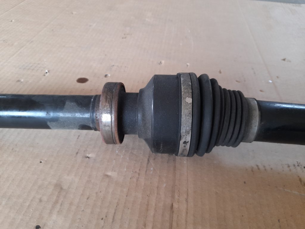 Pusass priekšēja labā priekš VOLVO XC60 2009 5 Pusass priekšēja labā priekš VOLVO XC60 2009