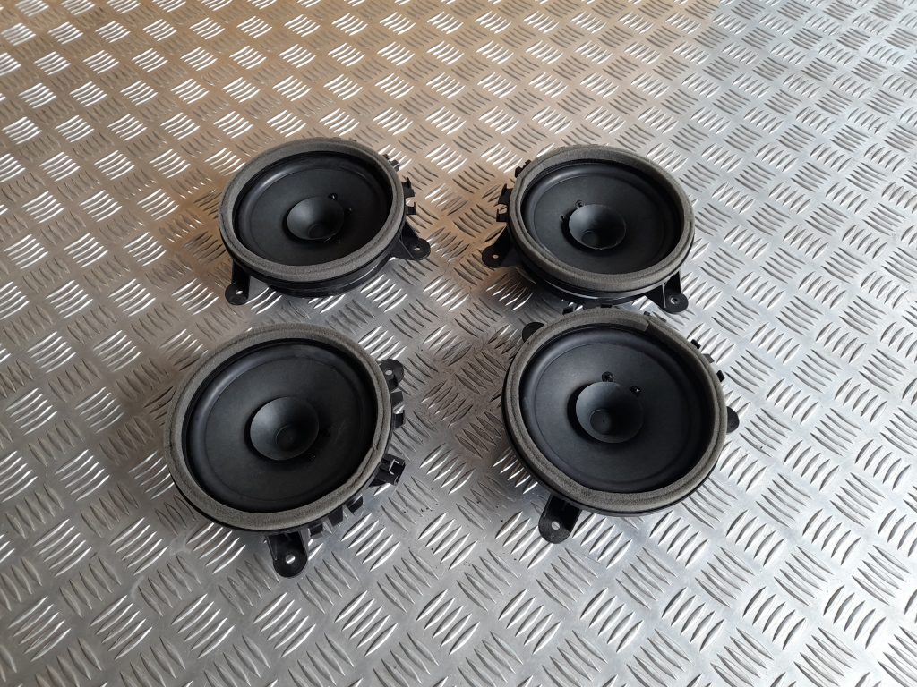 Durvju skaļrunis, apakšā priekš VOLVO XC60 2009