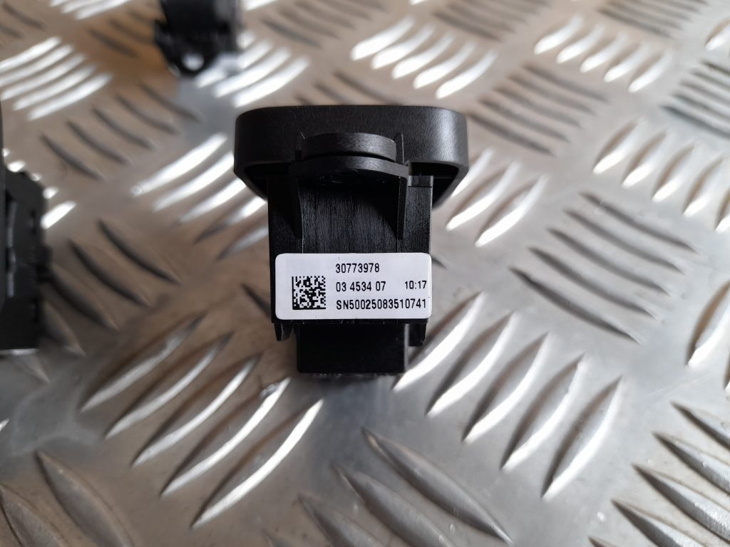 Stikla pacelšanas poga priekš VOLVO XC60 2009 2 Stikla pacelšanas poga priekš VOLVO XC60 2009