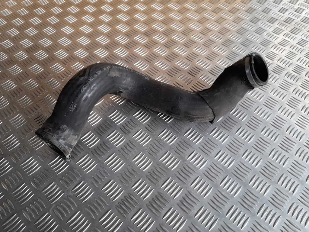 Interkulera caurule priekš VOLVO XC60 2009 1 Interkulera caurule priekš VOLVO XC60 2009