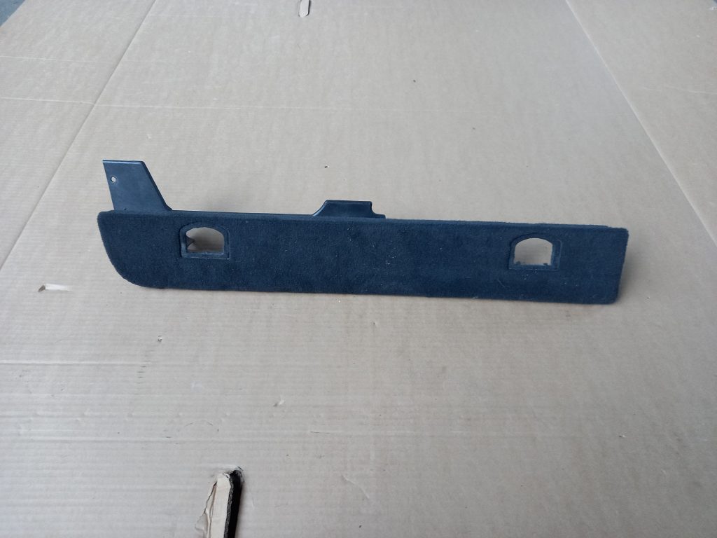 Bagāžnieka grīdas daļa priekš VW TOUAREG 2007