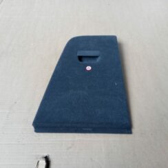 Bagāžnieka nodalījuma sānu apdares lūka priekš VW TOUAREG 2007