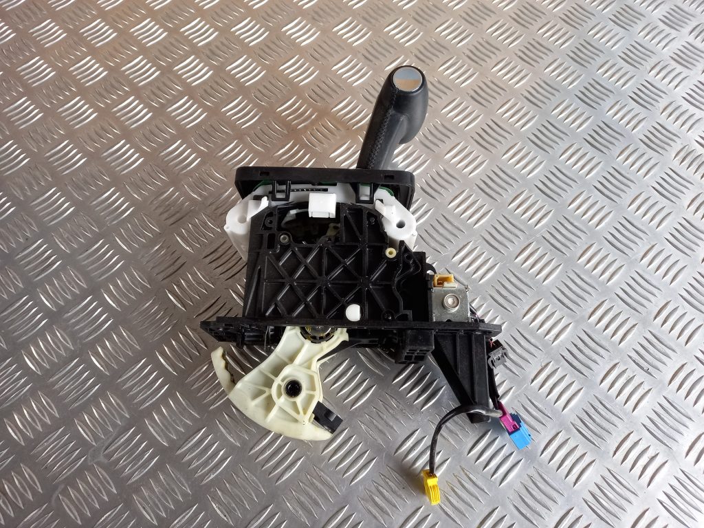 Ātrumu pārslēgšanas slēdzis priekš VW TOUAREG 2007