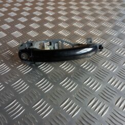 Priekšējāis kreisais durvju rokturis priekš VW TOUAREG 2007