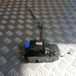 Aizmugurējo kreiso durvju slēdzene priekš VW TOUAREG 2007