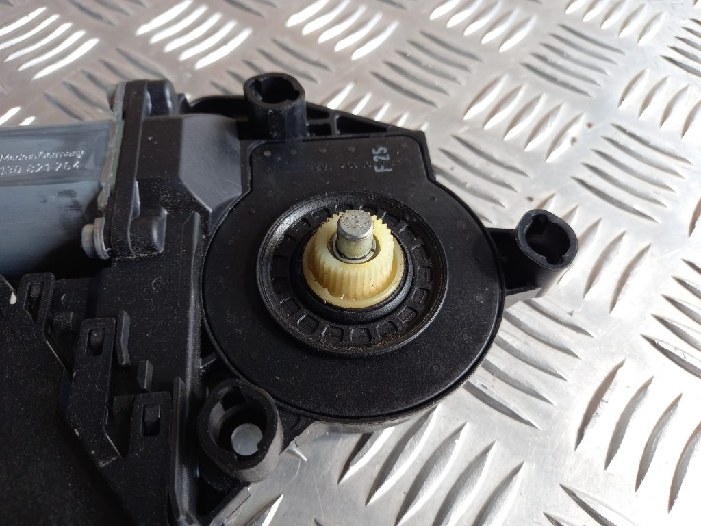 Elektrisko stiklu motors priekš VW TOUAREG 2007