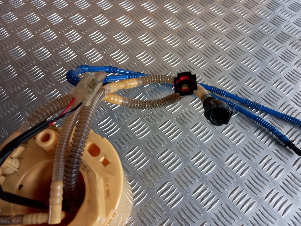 Degvielas tvertnes sūknis priekš VW TOUAREG 2007 4 Degvielas tvertnes sūknis priekš VW TOUAREG 2007