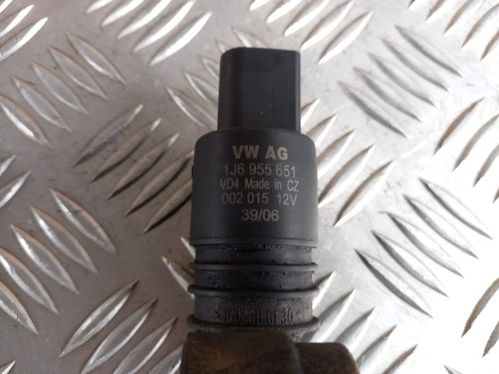 Mazgātāja šķidruma sūknis priekš VW TOUAREG 2007