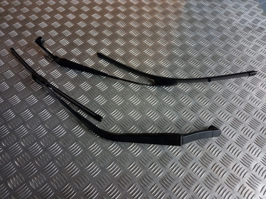 Vējstikla slotu turētāju komplekts priekš MITSUBISHI ASX 2011 1 Vējstikla slotu turētāju komplekts priekš MITSUBISHI ASX 2011