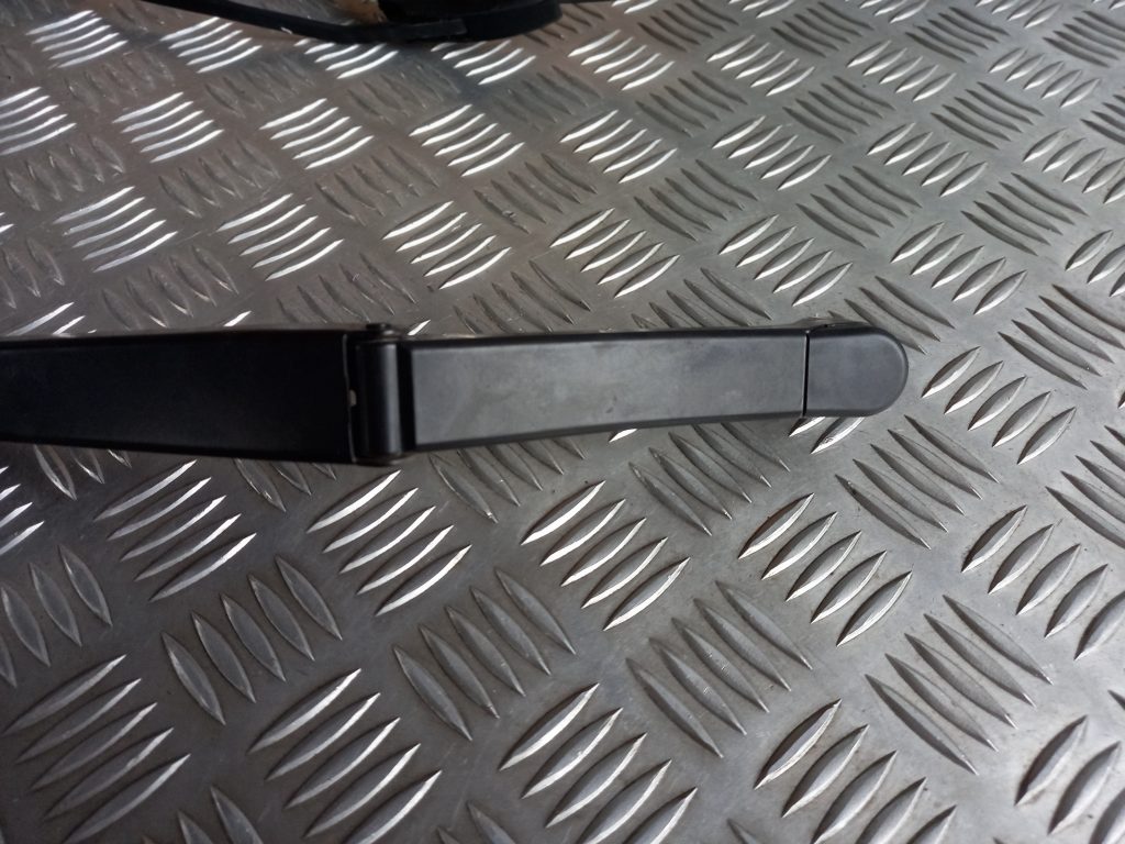 Vējstikla slotu turētāju komplekts priekš MITSUBISHI ASX 2011 6 Vējstikla slotu turētāju komplekts priekš MITSUBISHI ASX 2011