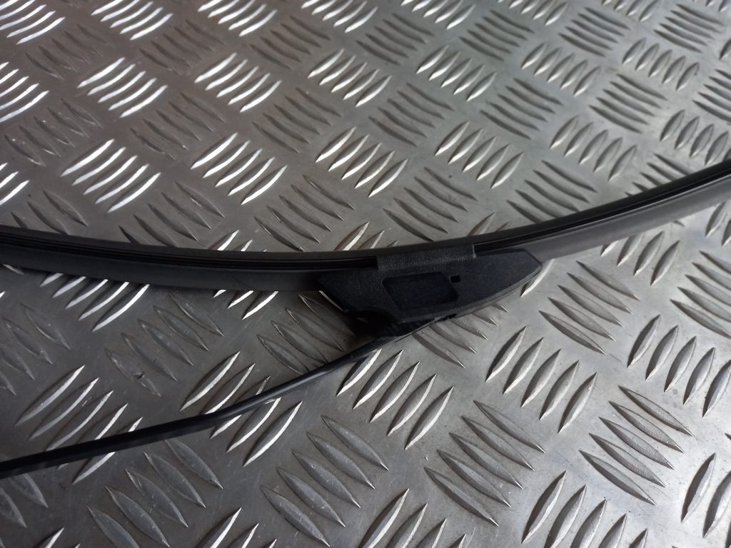 Vējstikla slotu turētāju komplekts priekš MITSUBISHI ASX 2011 4 Vējstikla slotu turētāju komplekts priekš MITSUBISHI ASX 2011