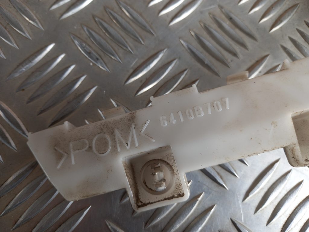 Aizmugurējā spārna un bufera stiprinājums priekš MITSUBISHI ASX 2011