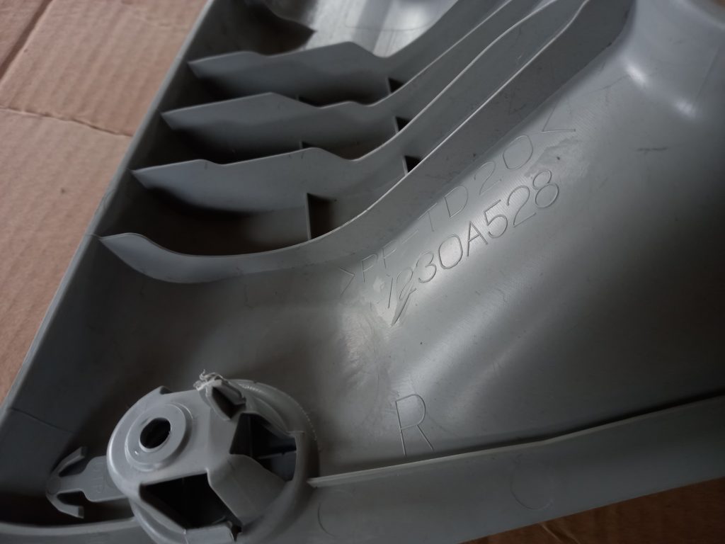 Bagažnieka nodalījuma statnes apdare priekš MITSUBISHI ASX 2011