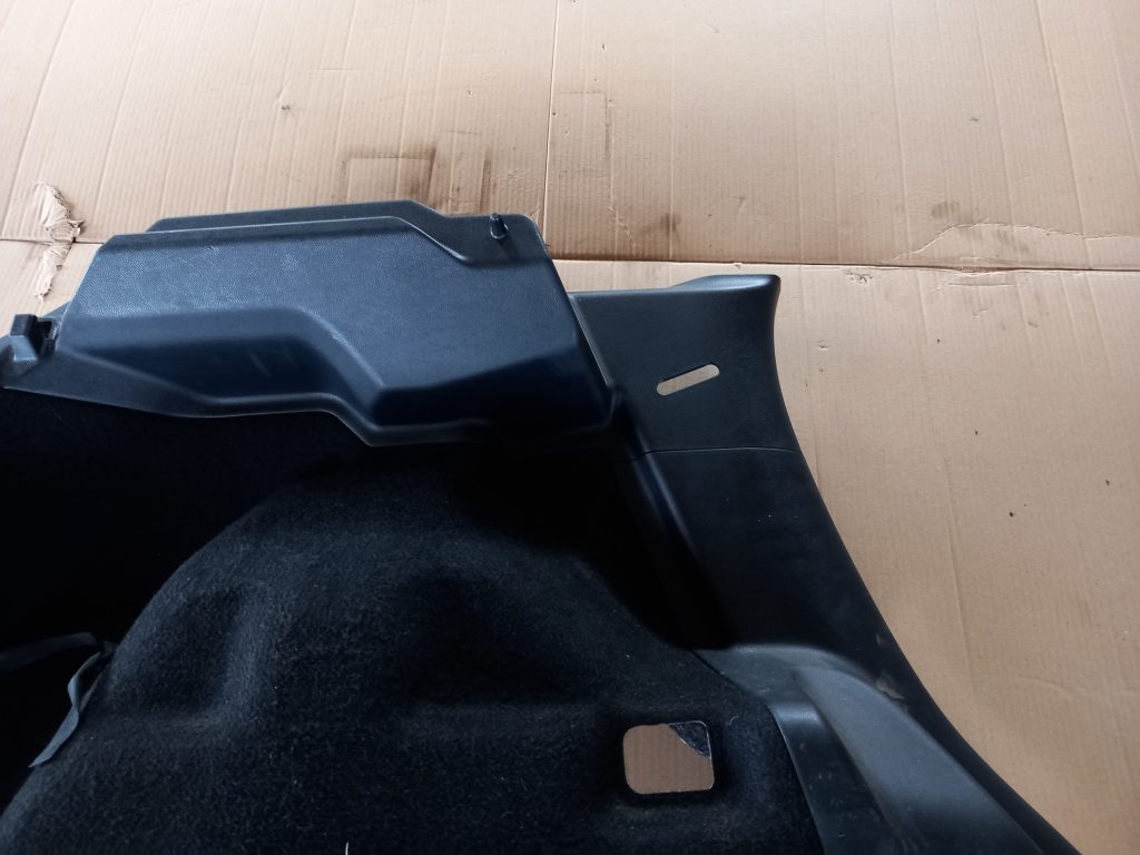 Bagāžnieka nodalījuma sānu apdare priekš MITSUBISHI ASX 2011