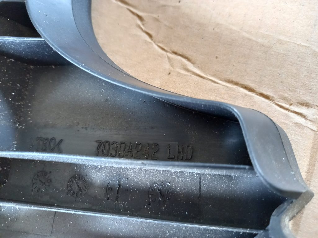 Mērinstrumentu paneļa apdare (zem stūres) priekš MITSUBISHI ASX 2011 3 Mērinstrumentu paneļa apdare (zem stūres) priekš MITSUBISHI ASX 2011