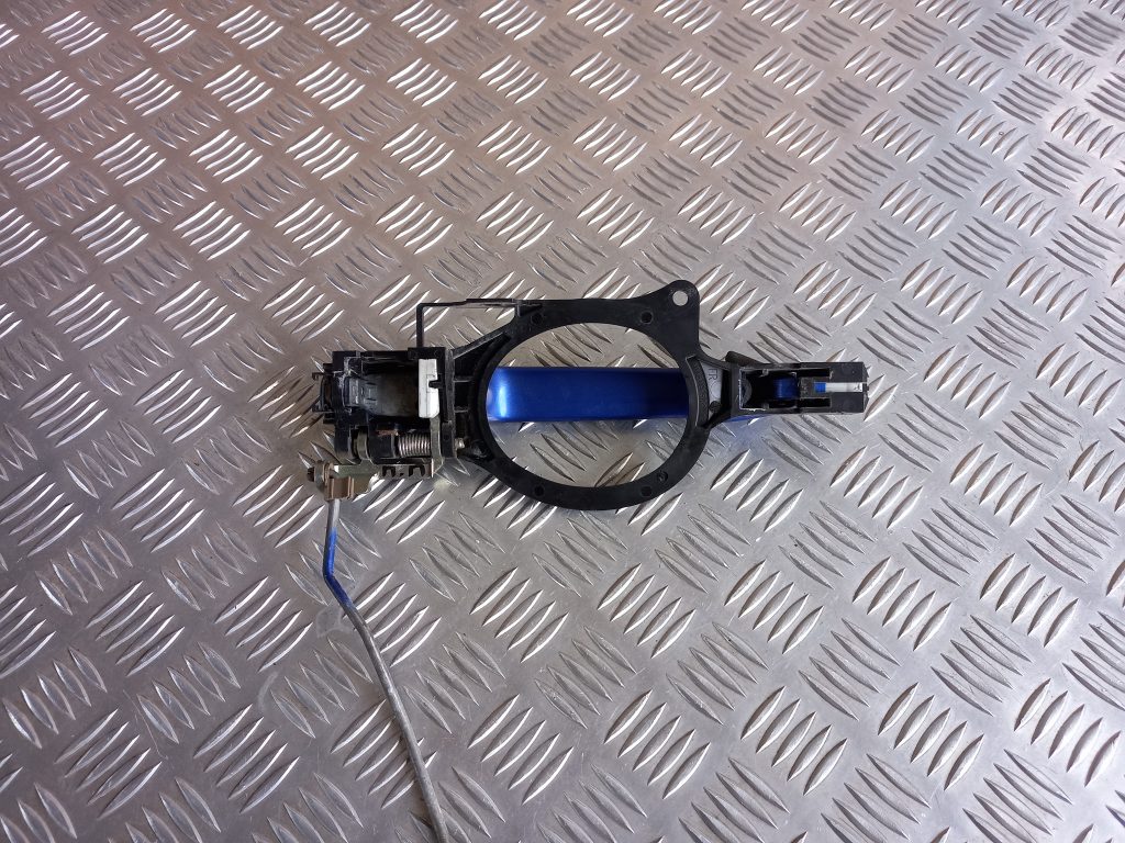 Priekšējāis labais durvju rokturis priekš MITSUBISHI LANCER 2009