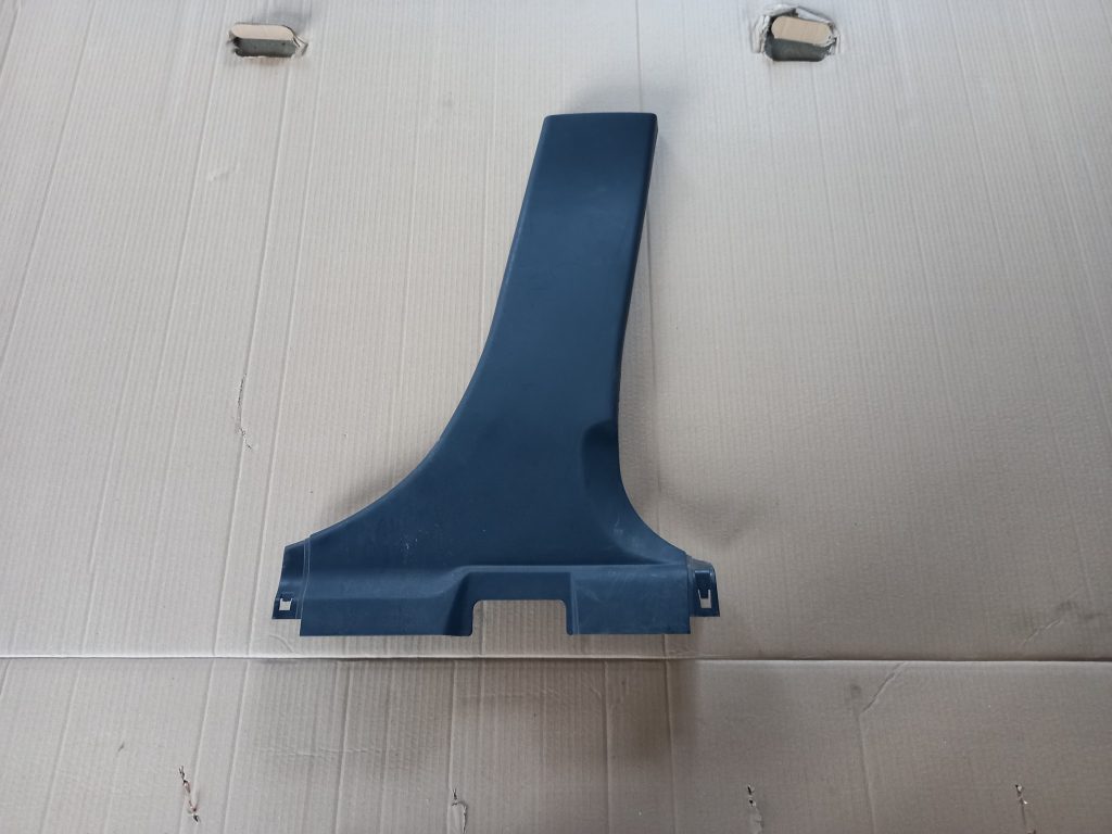 Vidējas salona statnes apdare priekš MITSUBISHI LANCER 2009