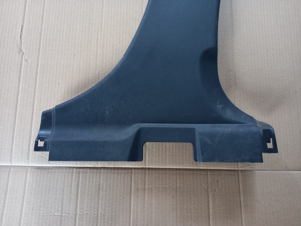 Vidējas salona statnes apdare priekš MITSUBISHI LANCER 2009