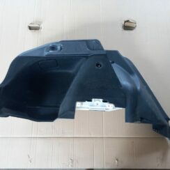 Bagāžnieka nodalījuma sānu apdare priekš MITSUBISHI LANCER 2009