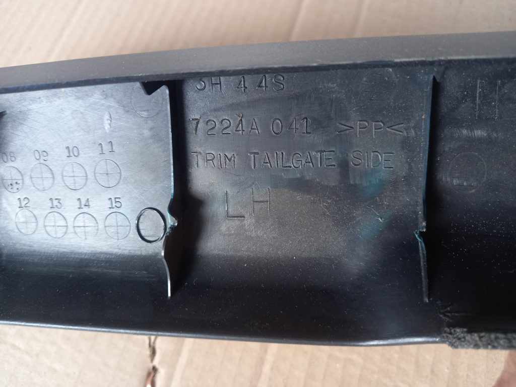 Bagāžnieka vāka apdare priekš MITSUBISHI LANCER 2009 2 Bagāžnieka vāka apdare priekš MITSUBISHI LANCER 2009