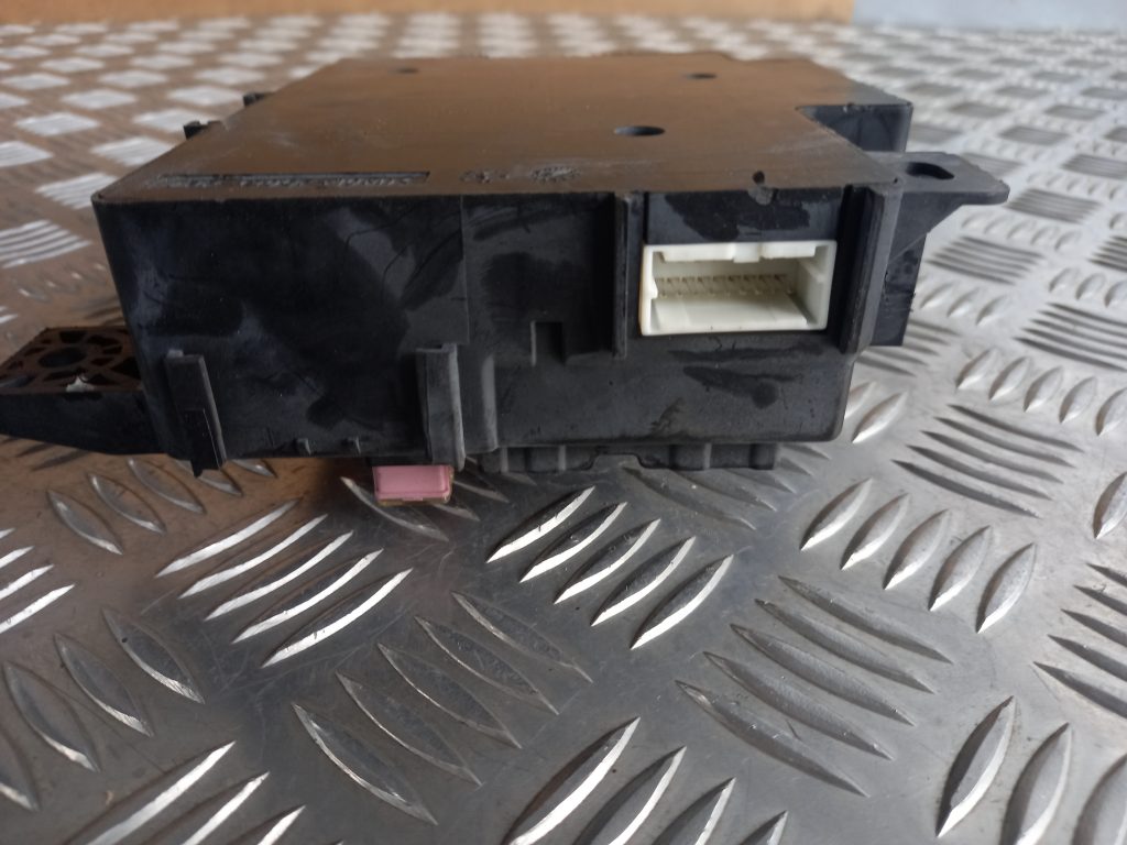 Drošinātāju relejas kaste priekš MITSUBISHI LANCER 2009 3 Drošinātāju relejas kaste priekš MITSUBISHI LANCER 2009