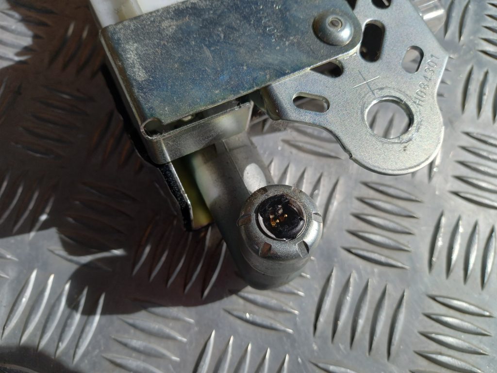 Priekšējā kreisā drošības josta priekš MITSUBISHI LANCER 2009