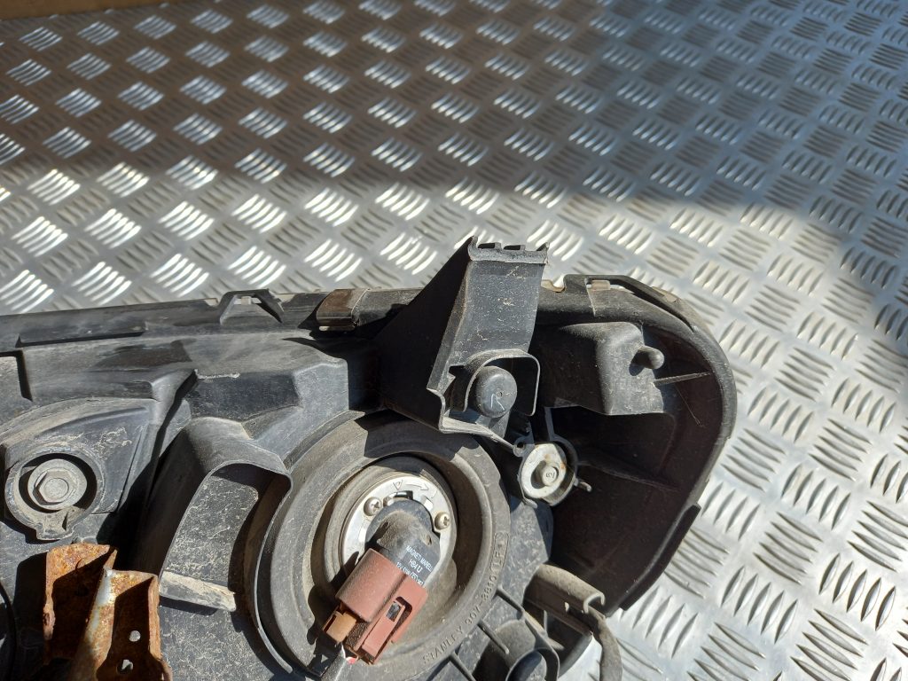 Priekšējais labais lukturis priekš MITSUBISHI LANCER 2009 3 Priekšējais labais lukturis priekš MITSUBISHI LANCER 2009