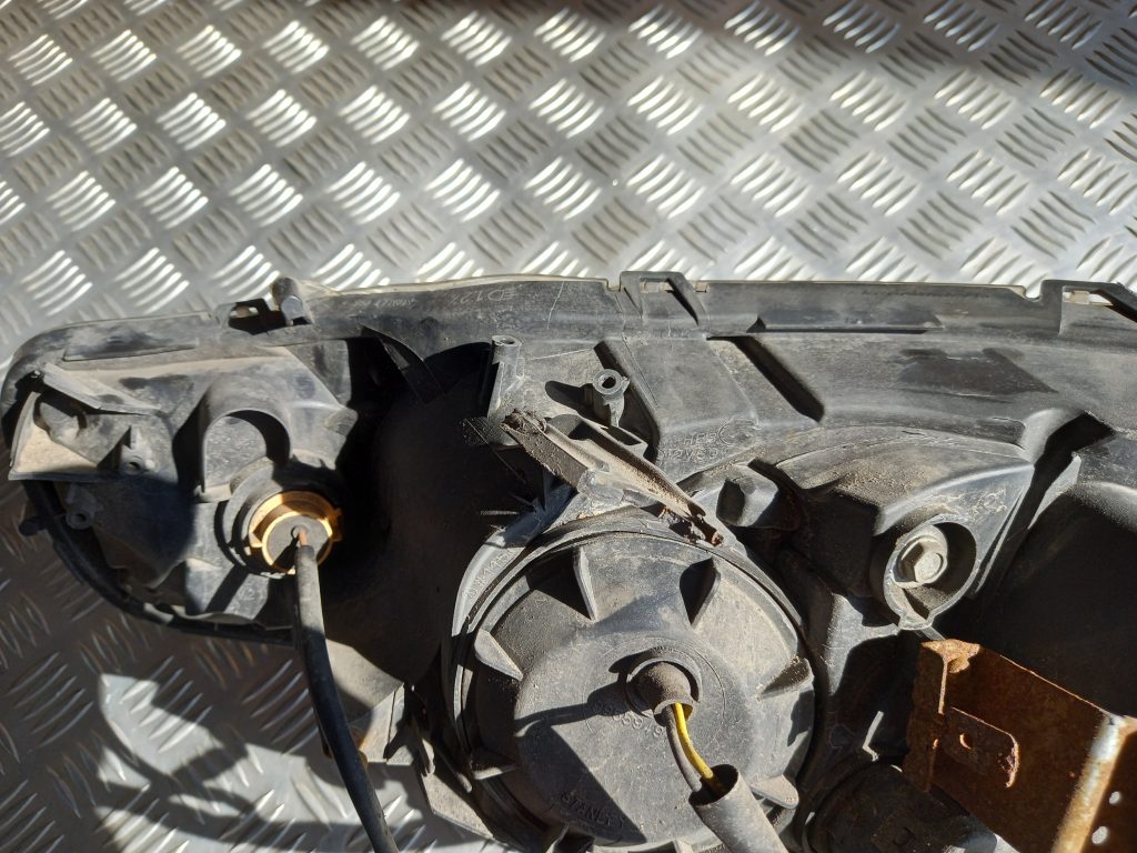 Priekšējais labais lukturis priekš MITSUBISHI LANCER 2009 2 Priekšējais labais lukturis priekš MITSUBISHI LANCER 2009