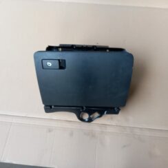 Mantu glabāšanas nodalījums pasažiera pusē priekš VW PASSAT CC 2009