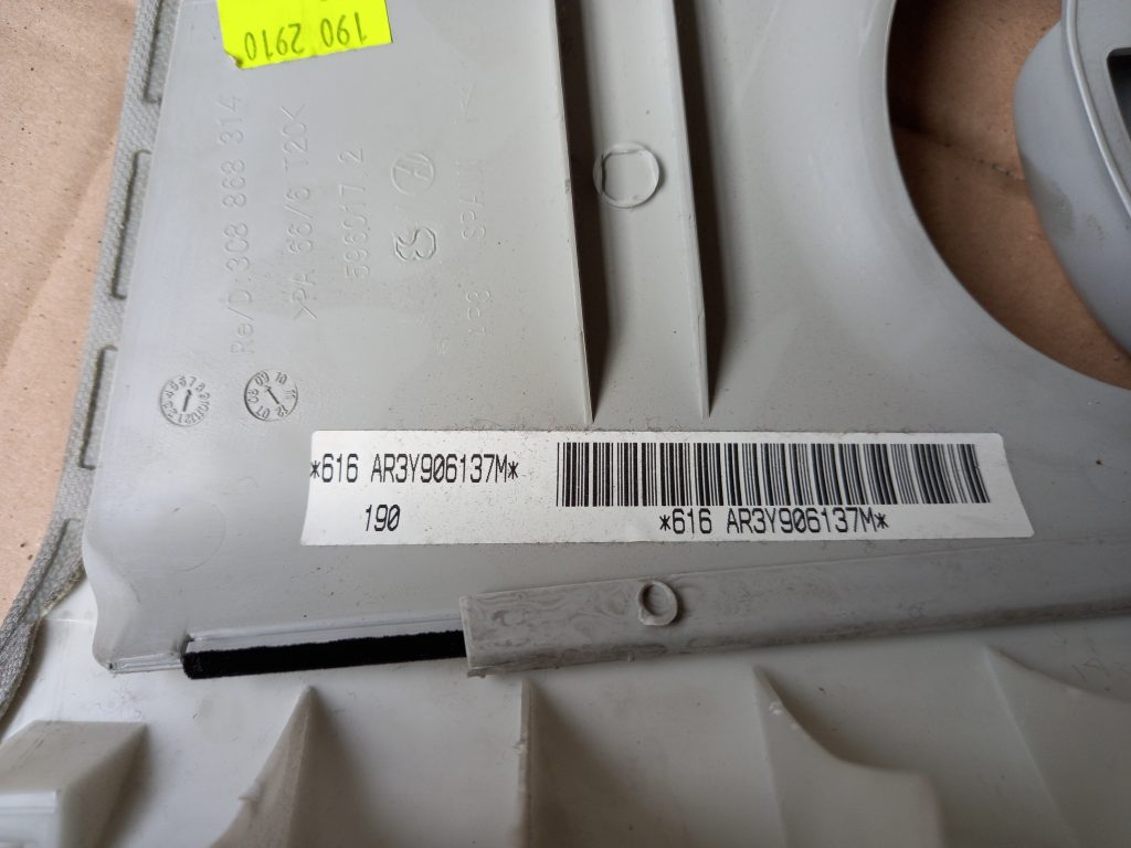 Vidējas salona statnes apdare priekš VW PASSAT CC 2009