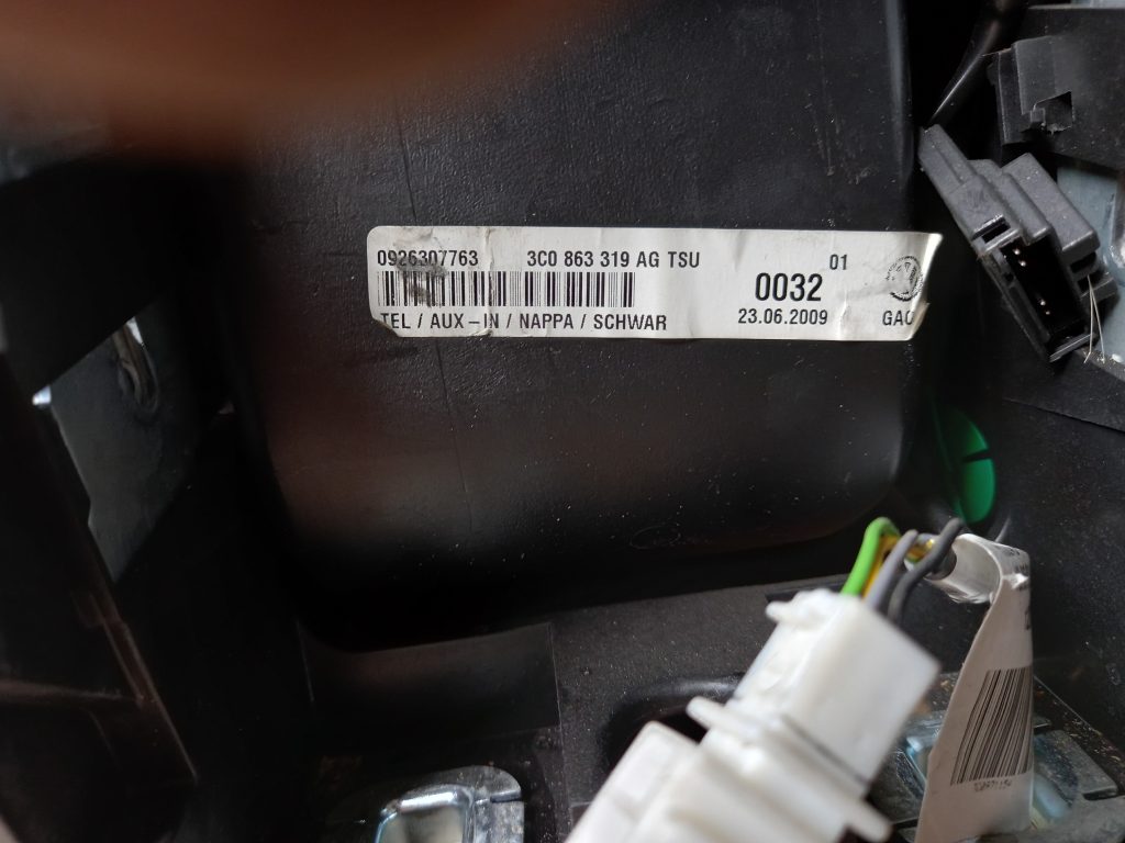 Centrālās konsoles apdares lielākā daļa priekš VW PASSAT CC 2009