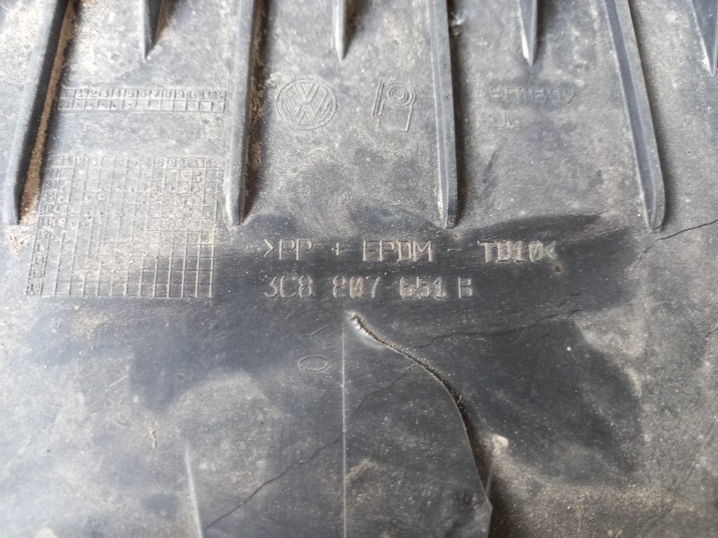 Priekšēja bufera aizsargs priekš VW PASSAT CC 2009