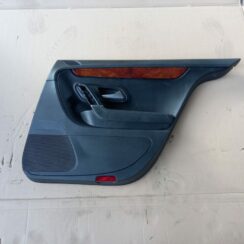 Aizmugurējo labo durvju apdare priekš VW PASSAT CC 2009