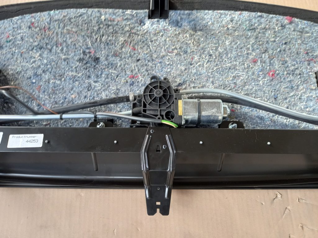 Bagāžnieka žalūzija priekš VW PASSAT CC 2009 6 Bagāžnieka žalūzija priekš VW PASSAT CC 2009