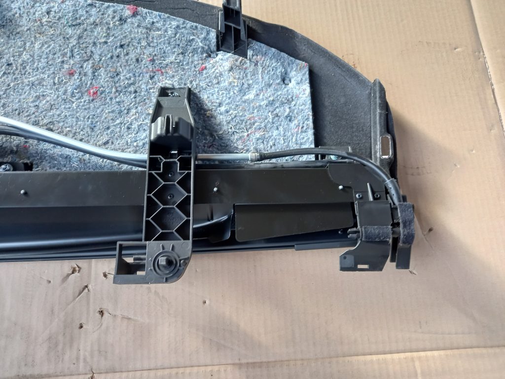 Bagāžnieka žalūzija priekš VW PASSAT CC 2009 7 Bagāžnieka žalūzija priekš VW PASSAT CC 2009