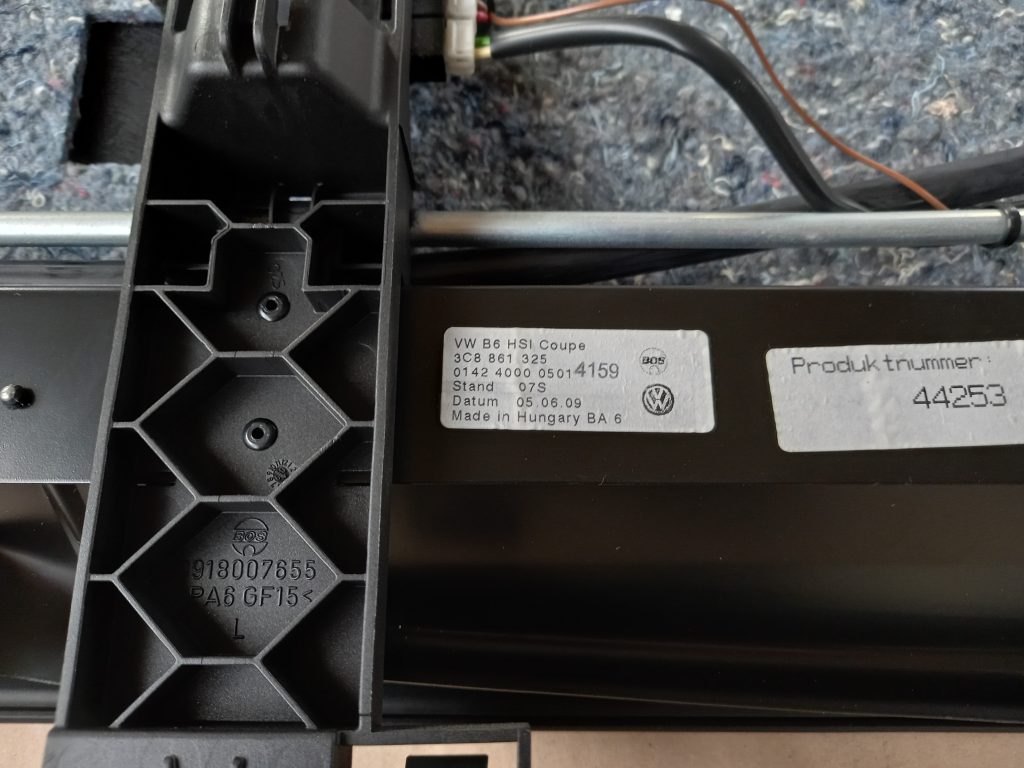 Bagāžnieka žalūzija priekš VW PASSAT CC 2009 8 Bagāžnieka žalūzija priekš VW PASSAT CC 2009