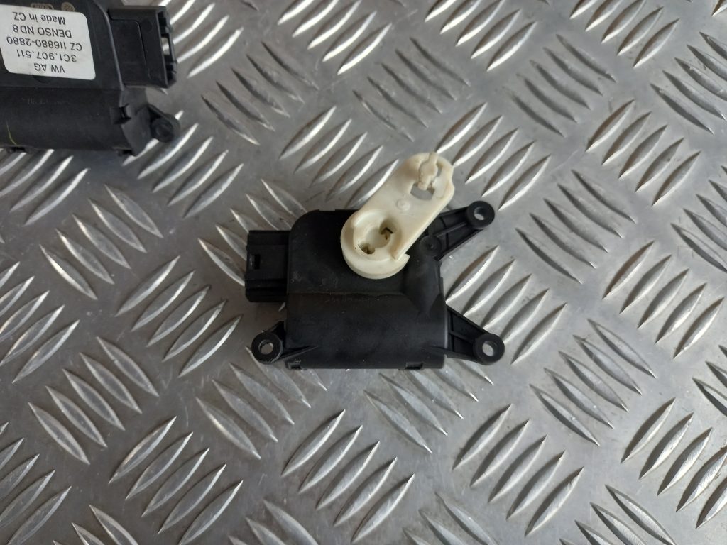 Apsildes sistēmas aktuators priekš VW PASSAT CC 2009 2 Apsildes sistēmas aktuators priekš VW PASSAT CC 2009