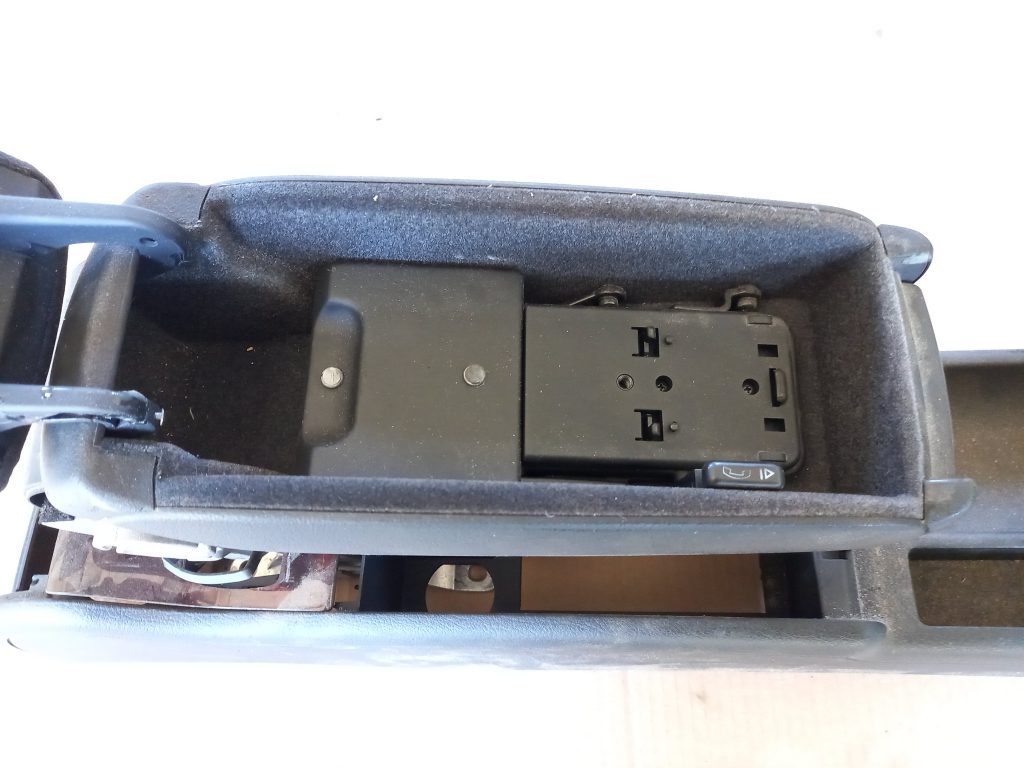 Centrālās konsoles apdares lielākā daļa priekš AUDI A6 1998