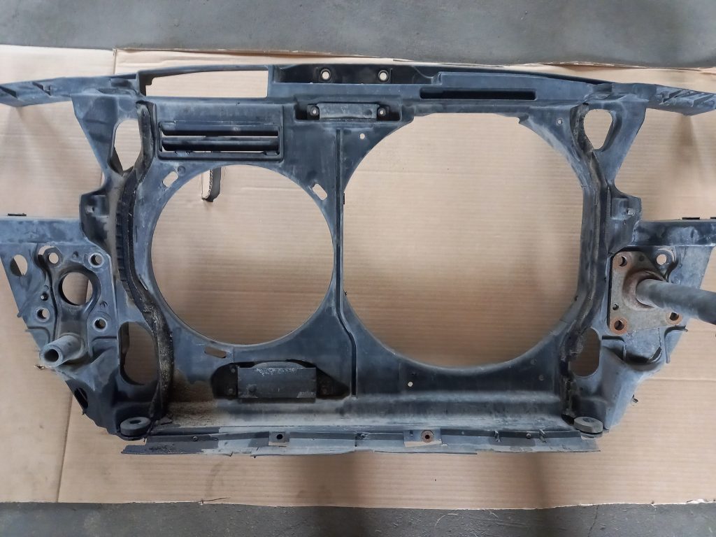 Priekšējā radiatora rāmis priekš AUDI A6 1998