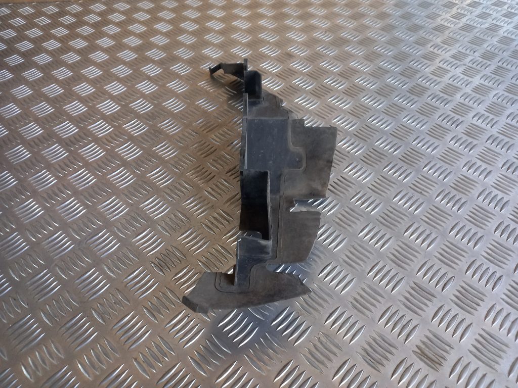 Ieplūdes gaisa deflektors/Difuzors priekš AUDI A6 1998 1 Ieplūdes gaisa deflektors/Difuzors priekš AUDI A6 1998