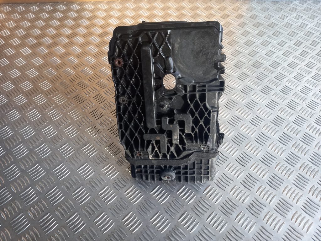 Akumulatora vāks priekš LAND ROVER FREELANDER 2007