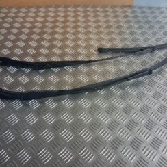 Vējstikla slotu turētāju komplekts priekš LAND ROVER FREELANDER 2007