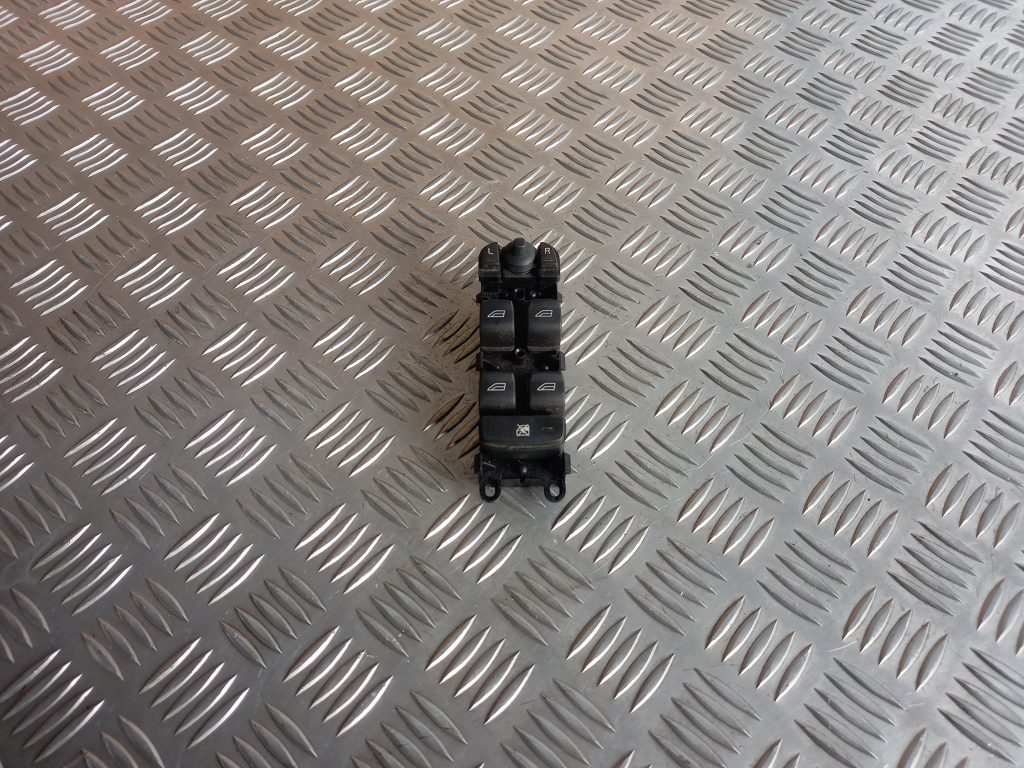 Šofera durvju slēdža pogas priekš LAND ROVER FREELANDER 2007 1 Šofera durvju slēdža pogas priekš LAND ROVER FREELANDER 2007