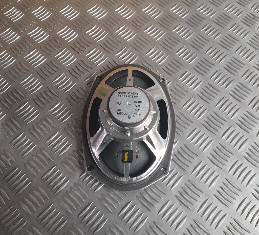 Durvju skaļrunis, apakšā priekš DODGE JOURNEY 2008