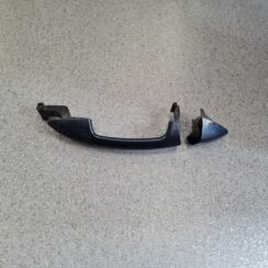 Aizmugurējais kreisais durvju rokturis priekš VW PASSAT B6 2006 ANGL. UNIVERSAL