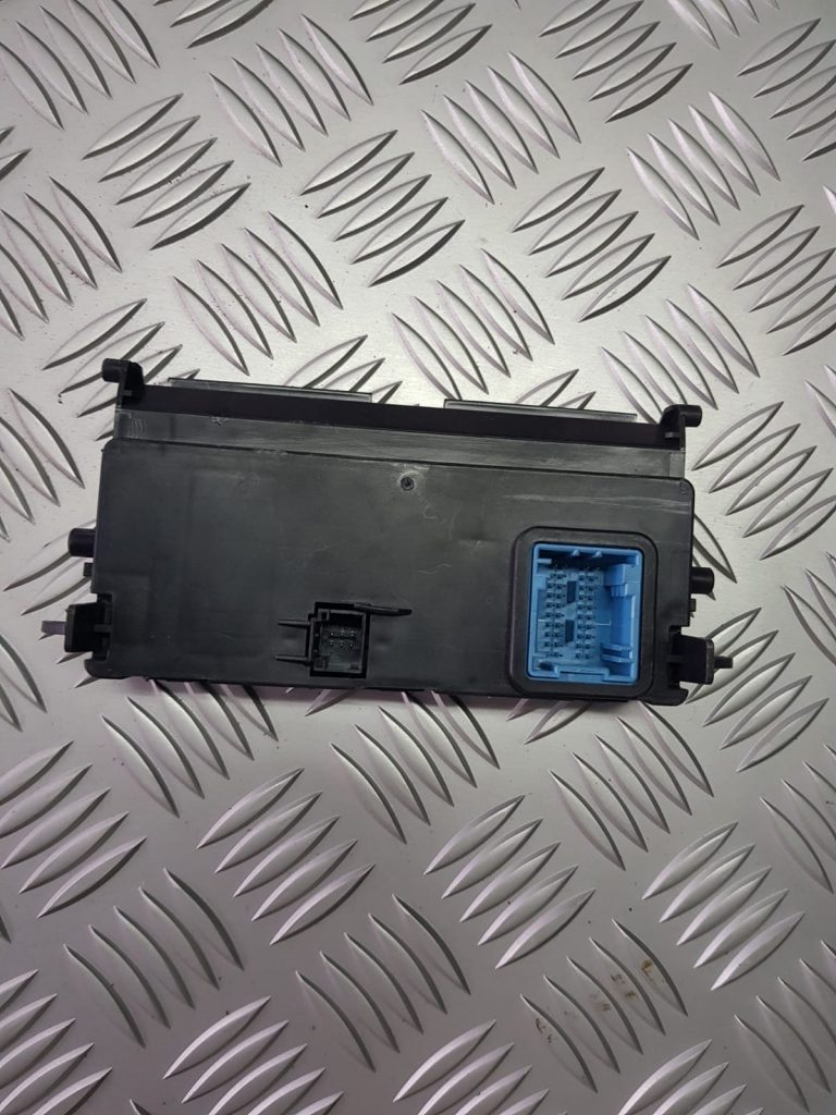 Komforta vadības bloks priekš PEUGEOT 508 2012