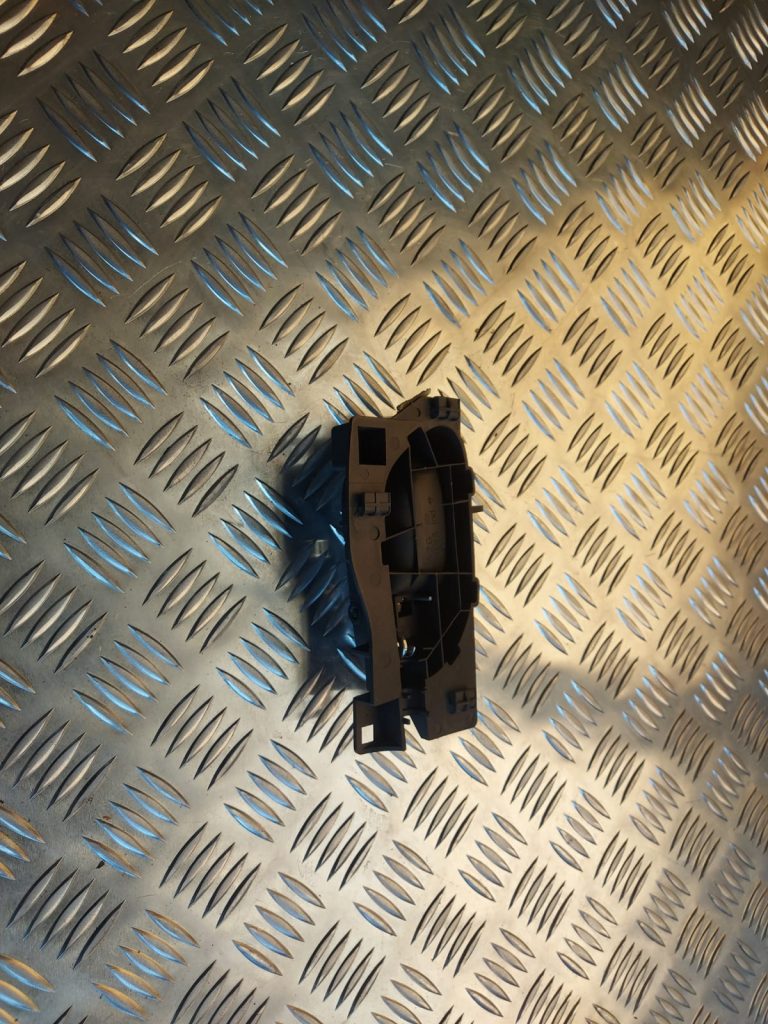 Salona durvju rokturis, aizmugures kreisais priekš PEUGEOT 407 2006