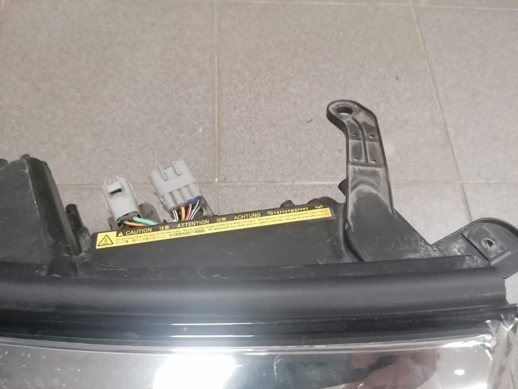 Priekšējais labais lukturis priekš Toyota Land Cruiser 2013- 8114560F30