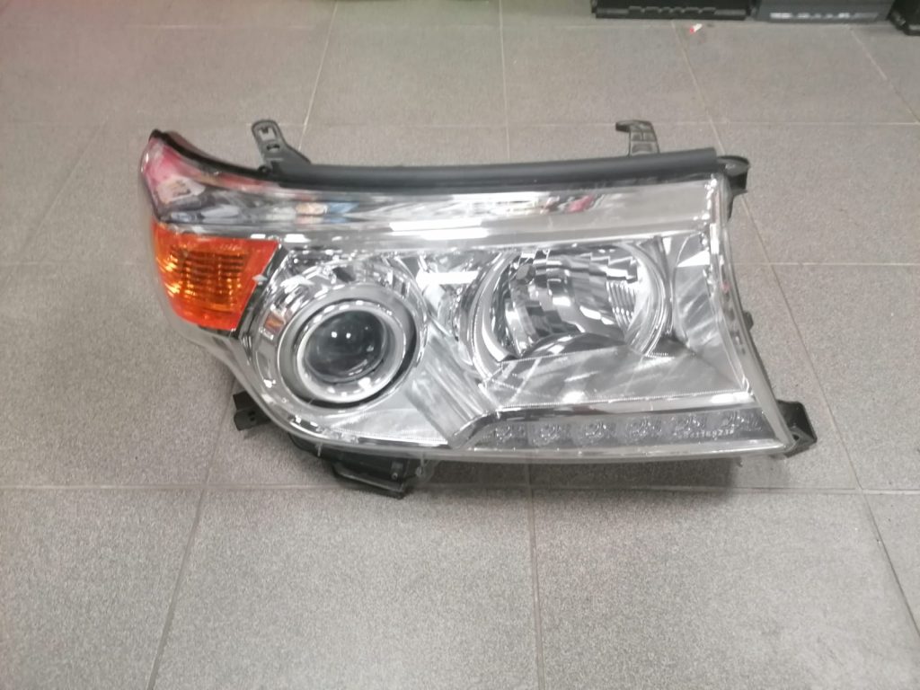 Priekšējais labais lukturis priekš Toyota Land Cruiser 2013- 8114560F30