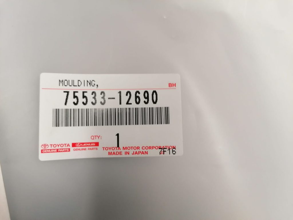 Vējstikla moldings priekš TOYOTA 7553312690 2 Vējstikla moldings priekš TOYOTA 7553312690